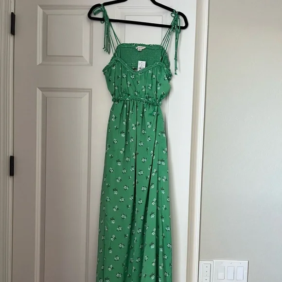 American Eagle Silky Ruched Midi Dress Green/Floral -MEDIUM- NEW with tags American Eagle Silky Ruched Midi Dress Green/Floral -MEDIUM- NEW with tags